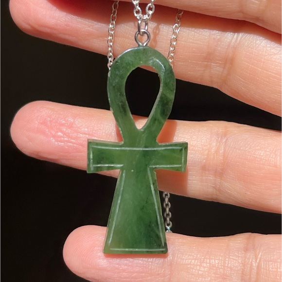 Carved natural nephrite jade Ankh silver plated pendant and chain - Picture 8 of 8